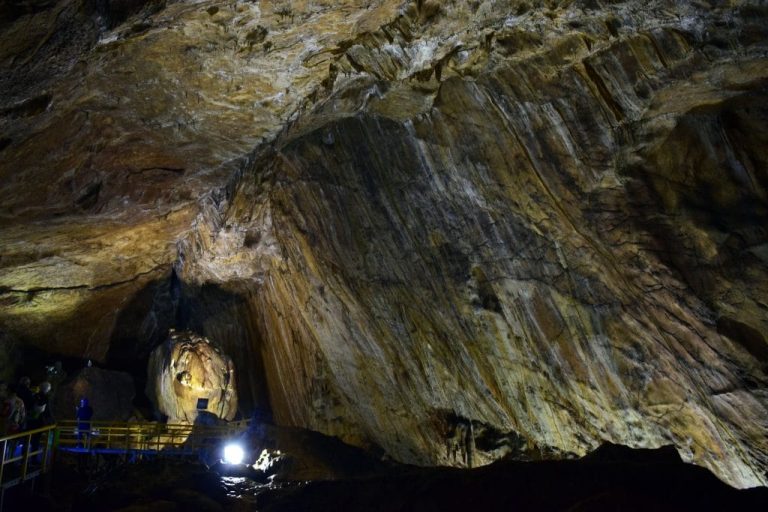 Peștera Ialomiței – O lume subterană fascinantă