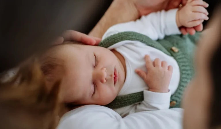 Ce boli apar cel mai des la bebeluși și când trebuie să mergi la doctor