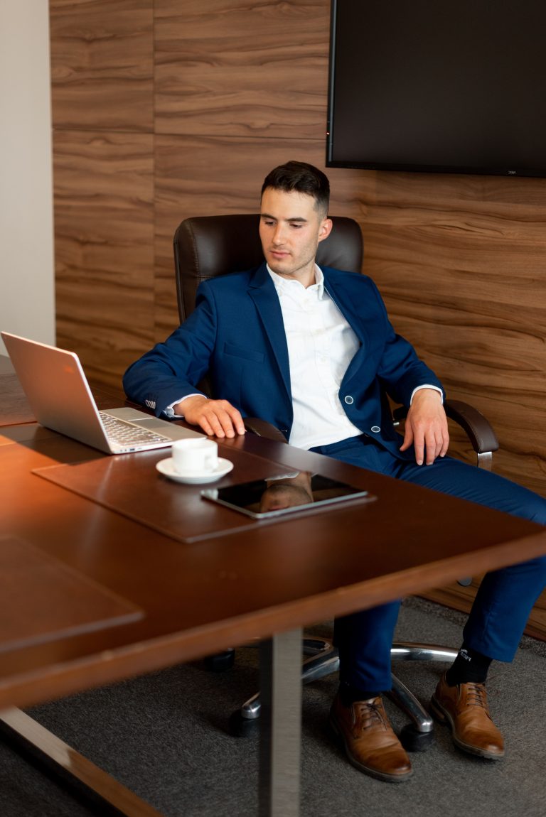 Cum alegi o firmă de contabilitate în București: criterii practice pentru antreprenori pexels mikhail nilov 8937616