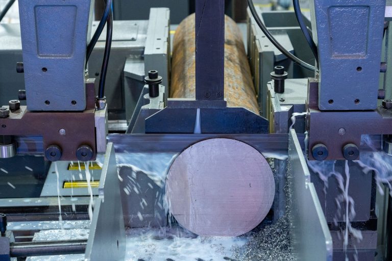 Retrofit sau utilaj nou: cum calculezi corect costul real al unei decizii industriale Retrofit sau utilaj nou: cum calculezi corect costul real al unei decizii industriale